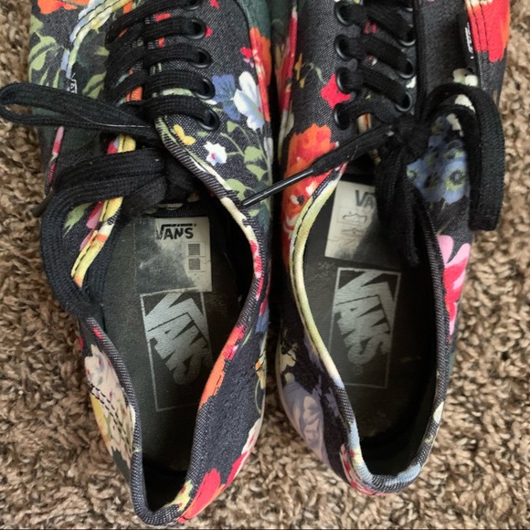 Unisex Floral Van Sneakers - Picture 5 of 7